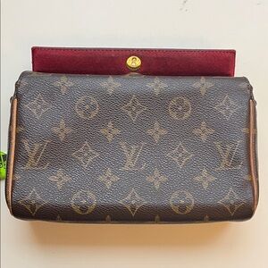 Louis Vuitton Brown Monogram RECITAL with Burgundy Interior
. No strap